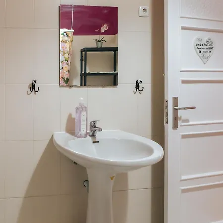 Aquilla Family 301 Лиссабон