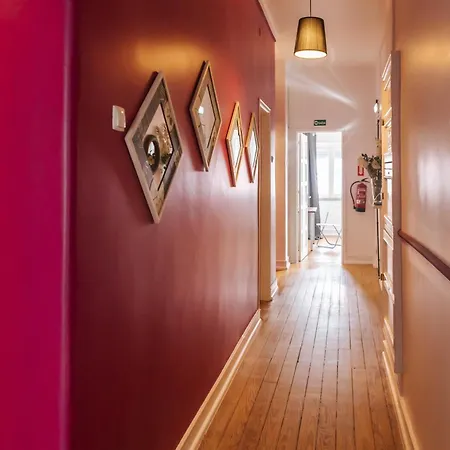 Проживание в семье Aquilla Family 301 *