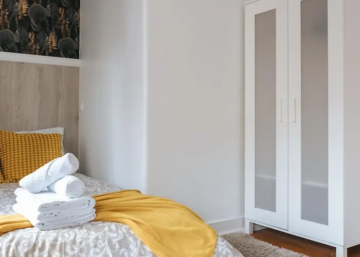 Проживання в сім'ї Aquilla Family 301 *