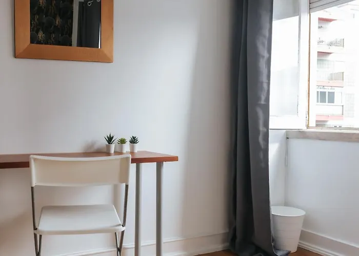 Проживання в сім'ї Aquilla Family 301