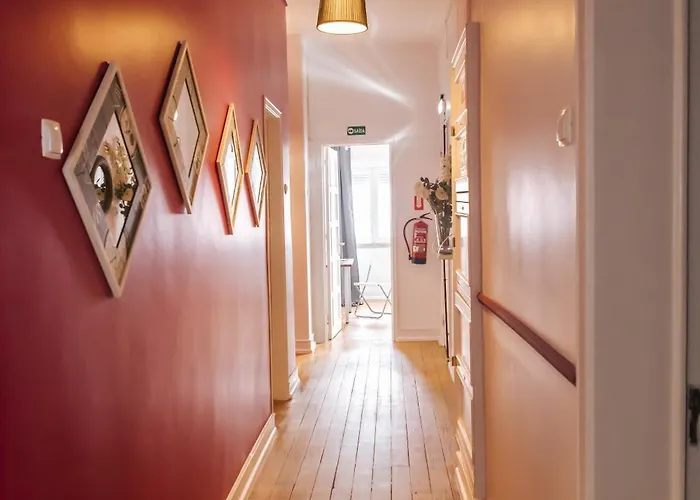 Проживання в сім'ї Aquilla Family 301 Лісабон