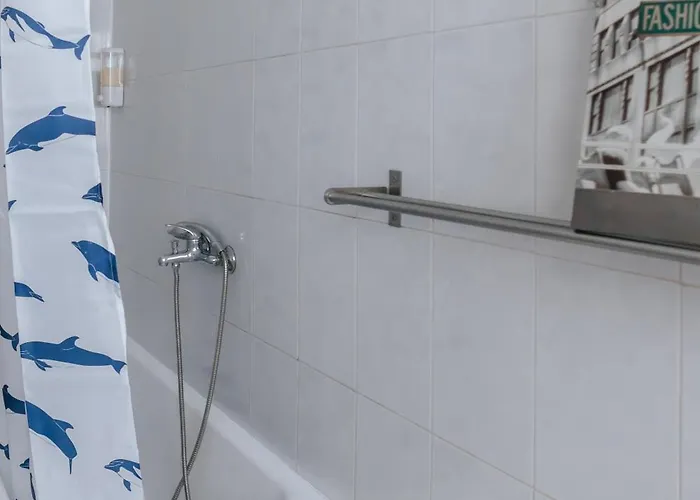 Проживання в сім'ї Aquilla Family 301