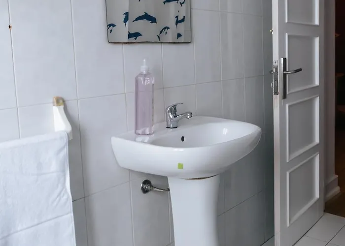 Проживання в сім'ї Aquilla Family 301 *