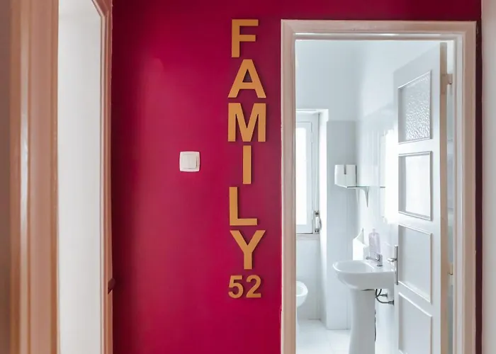 Проживання в сім'ї Aquilla Family 301 Лісабон